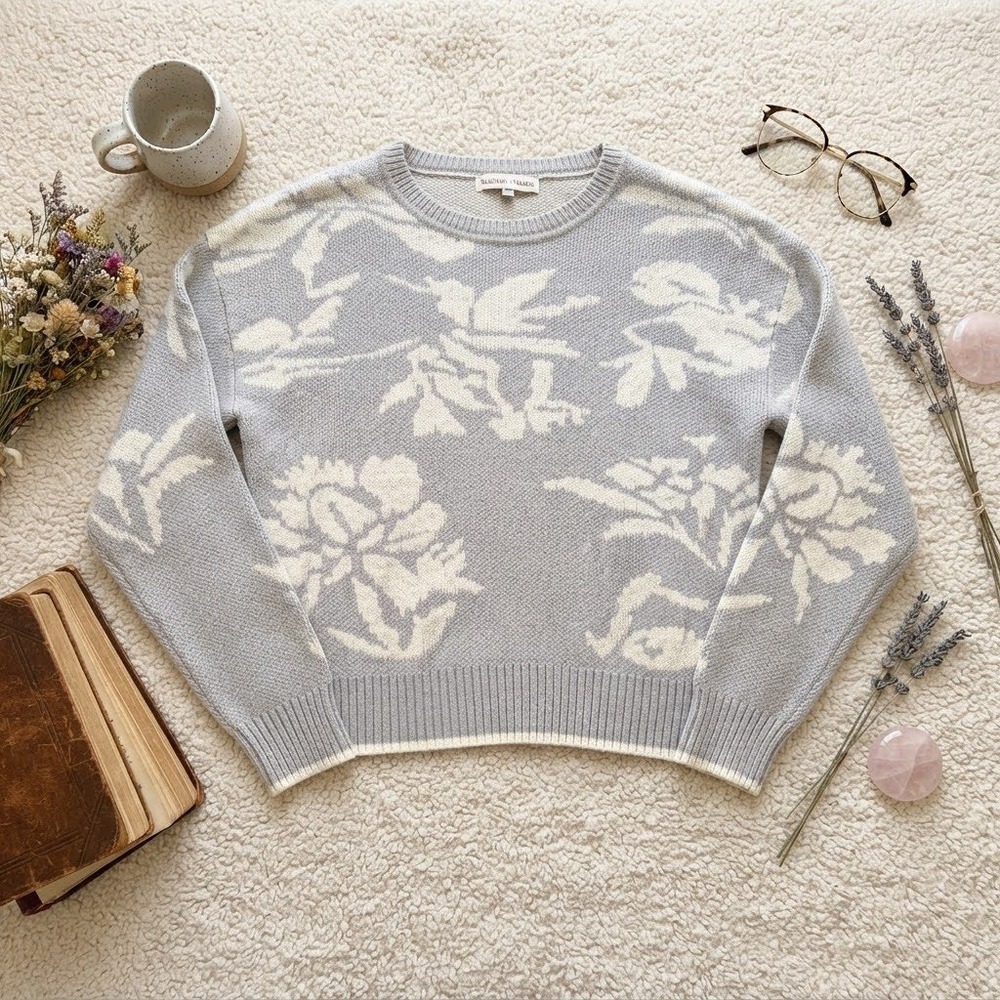 Madison + Hudson Women Gray Cream Floral Jacquard Crewneck Sweater Medium